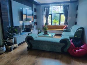 Hillside Penthouse with Panoramic Views