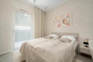 Luksusowe Apartamenty w Centrum Wrocławia Blisko Parku z Klimatyzacją w Salonie by Noclegi Renters