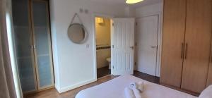 Spacious 2BR Apartment Only 15 Minutes to City