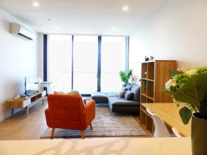 DS1002 - 2B2B Spacious Carnegie Penthouse Free Parking 2 bed 2 bath Top Floor 5mins to Chadstone Shopping centre Monash Uni 1min Carnegie railway