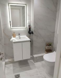 Amazing Apt with 2 Bedrooms in Pagkrati