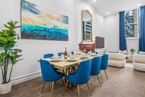 The Sefton Suite - Elegant 3BR, 2BA in Prime Location Near State Library, Carlton Gardens, Shopping and Theatres