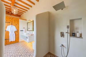 SaffronStays Satori Hornbill - Tuscan 2BR lake-view villa with pool, bar, verandahs & farm-to-table dining