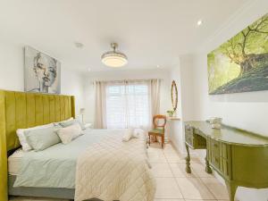 Lagoon View Retreat-Stylish 2BR in Central Knysna