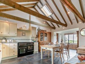 2 Bed in Widemouth Bay 96290