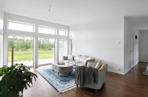 Newly Built House with Free Parking in Scenic Nature