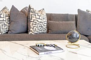 Clifton YOLO Spaces - Beachfront Duo Apartment