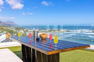 Clifton YOLO Spaces - Beachfront Duo Apartment