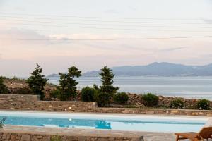 Kallirroe Deluxe Villa with Sea View and Pool