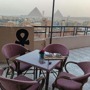 Sneferu tota pyramids inn view