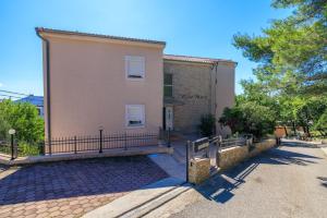 Apartment Villa Sara