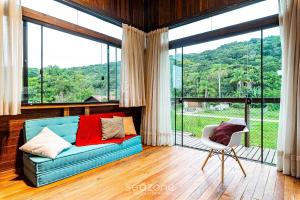 Duplex 3Q Churrasq. e Garagem prox a praia EMB686