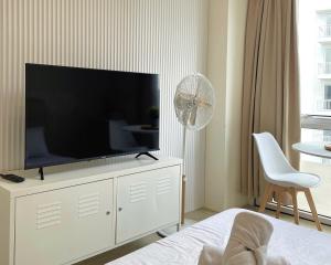 City View Condo in Pasig with Pool, WiFi and Netflix