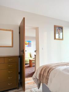 2 bedroom apartment & balcony Jewellery Quarter