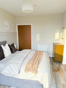 2 bedroom apartment & balcony Jewellery Quarter