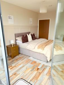 2 bedroom apartment & balcony Jewellery Quarter