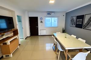 Depto moderno ccochera en zona top Mendoza