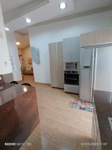 Confortable y hermosa casa en conjunto cerrado a 5 minutos de La Universidad de Carabobo y 10 de la zona centrica Valencia con todos los serivicios cerca