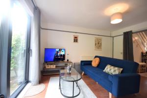 Stylish 1BR Retreat with Garden and Rustic Kitchen