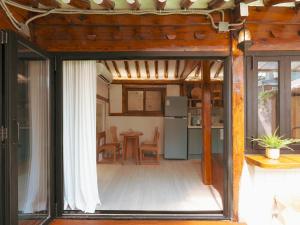 Traditional Hanok Stay with Jacuzzi, Dongdaemun Jongno Area