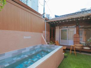 Traditional Hanok Stay with Jacuzzi, Dongdaemun Jongno Area