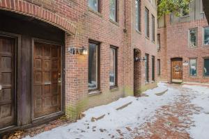 Georgetown 2br w wd nr Embassy Row nightlife WDC-705