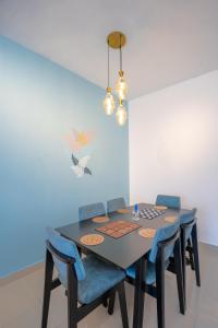 Saffron Triplex