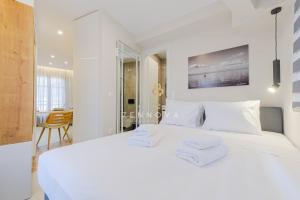 Zennova #72 Tsinari Luxury Suite - Private Parking