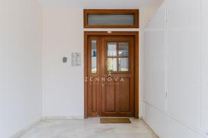 Zennova #72 Tsinari Luxury Suite - Private Parking