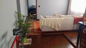 Apartment one block from the sea downtown