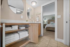 Casa Sol - Waterfront Island Rental - Ocean Views - Near Beach