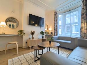 Bright 4BR Home Near Anfield & Free Parking