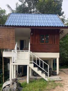 Simple Cozy House Coconut Lane