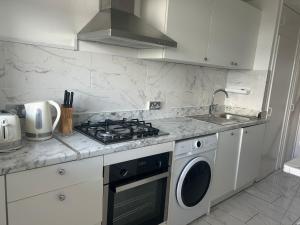 Cozy 1BR Apartment in Stratford with City View