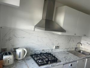 Cozy 1BR Apartment in Stratford with City View