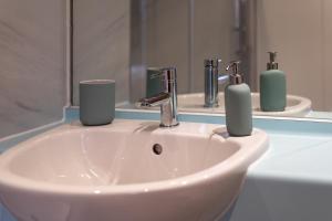 Central 2BR flat - free parking - fast Wi-Fi