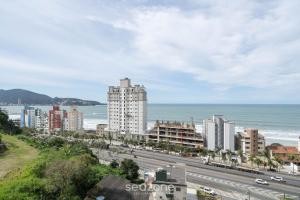 Apto vista mar 2Q prox praia Itapema SEM501