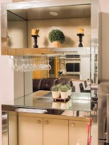 Air Condo Urban Retreat 1BR w City View MOA