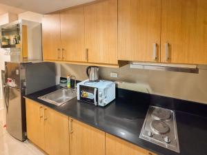 Air Condo Urban Retreat 1BR w City View MOA