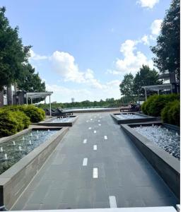 Addison Urban Get Away with a Rooftop Pool! Close to major cities such as Dallas, DFW airport, Grapevine, and Frsico!