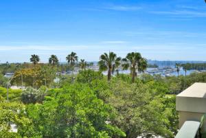 Bayshore Charm-Free Parking