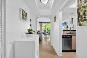 Bayshore Charm-Free Parking