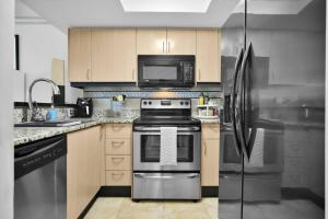 Bayshore Charm-Free Parking