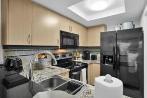 Bayshore Charm-Free Parking