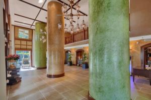 Sunny Getaway, Pool and Parking