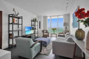 Coastal Elegance and Luxury by the Water