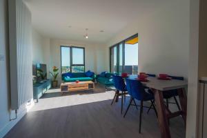 Modern 2BR Wembley Apartment Stadium Views and Balcony