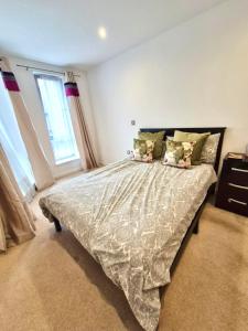 Promo Rate - 1 Bed Flat in Fulham Broadway with Private Balcony near Parsons Green, West Brompton, West Kensington by NourNest Apartments