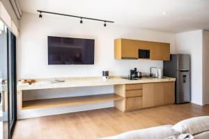 Trendy Studio w Pool Parking Walk to Beach