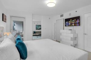 Stunning 2B2B Ocean and City Views with Free Parking